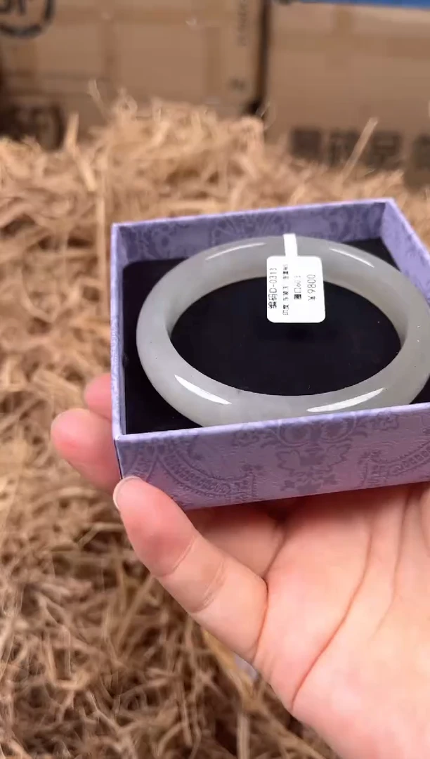 未镶嵌手镯石英质玉D-0313