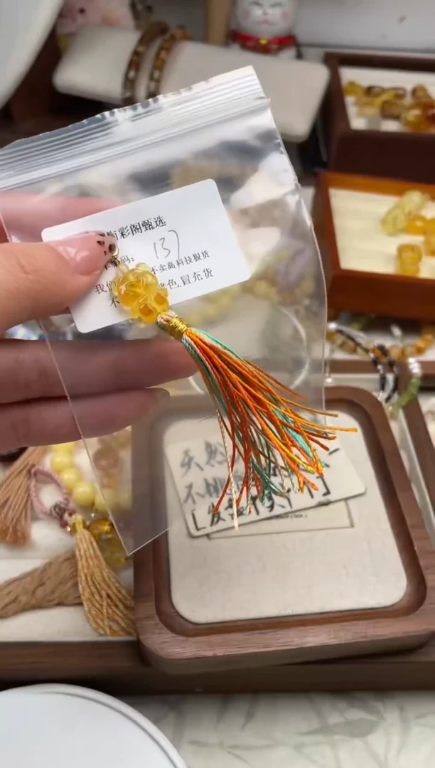 【闪购商品】琥珀裸石未镶嵌137，