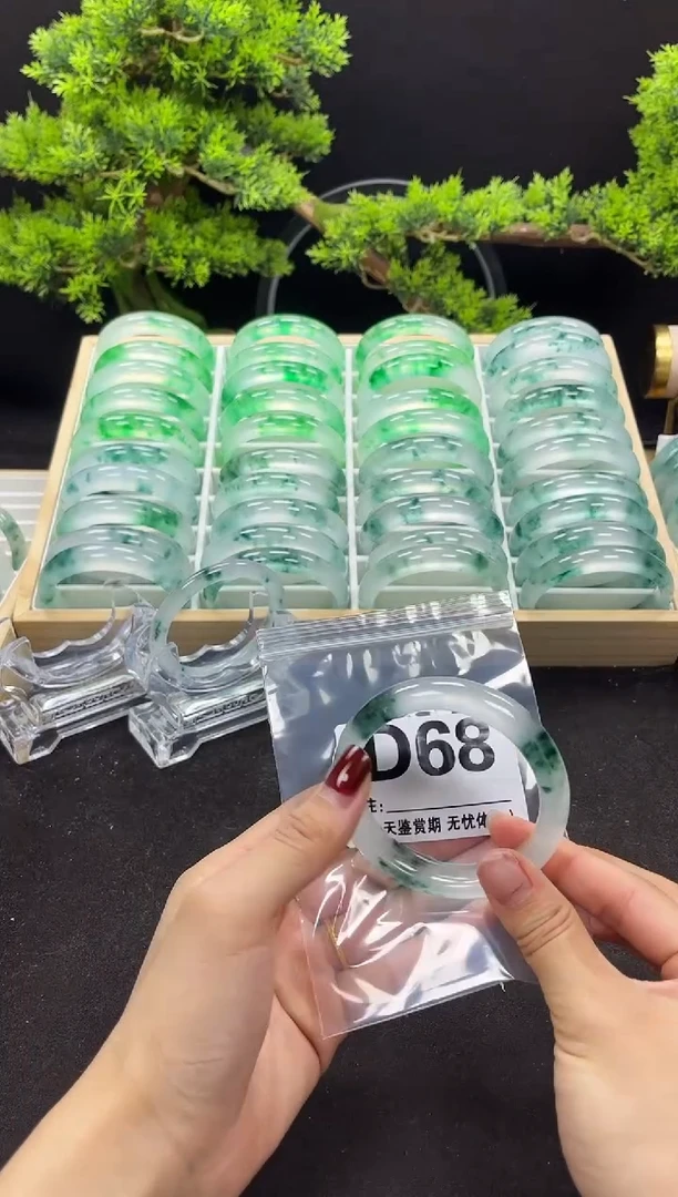【闪购商品】石英岩玉手镯未镶嵌D68