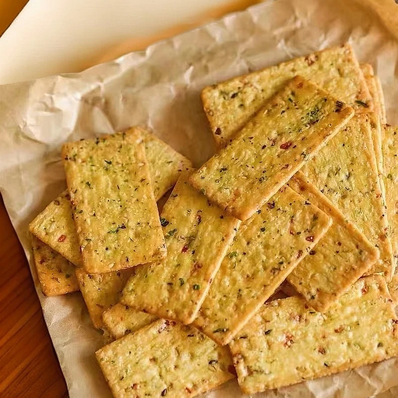 岩烧芝士薄脆饼干美味解馋追剧零食网红芝士咸味办公室休闲小吃