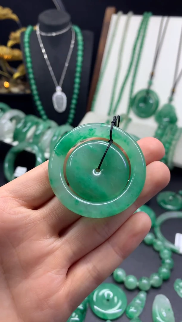吊坠(不含链)未镶嵌石英质玉（非洲翠）子母扣