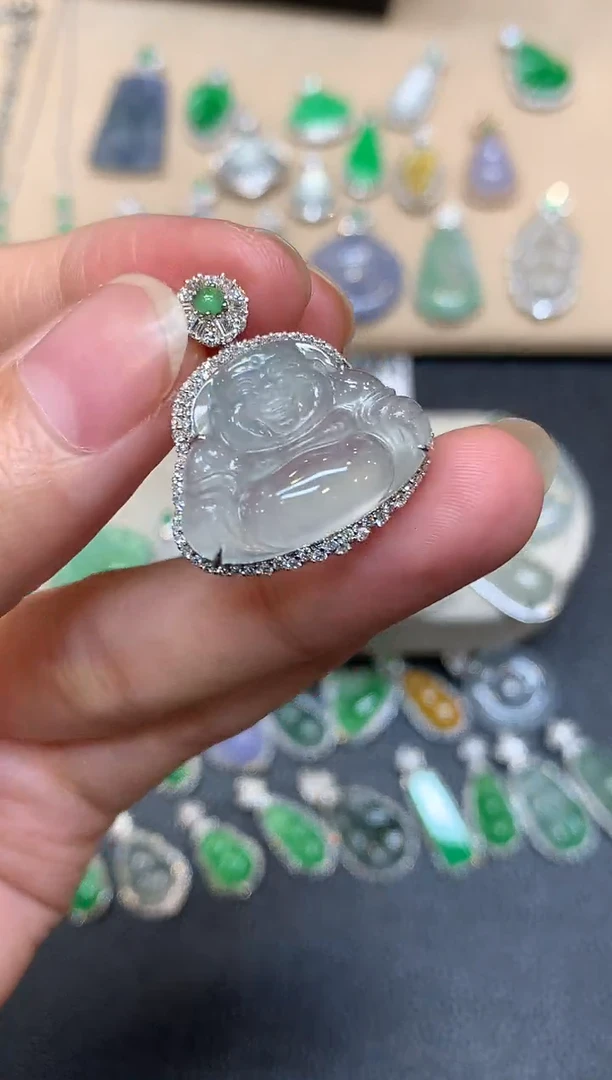 颈饰18K金镶嵌翡翠佛公【无服务费