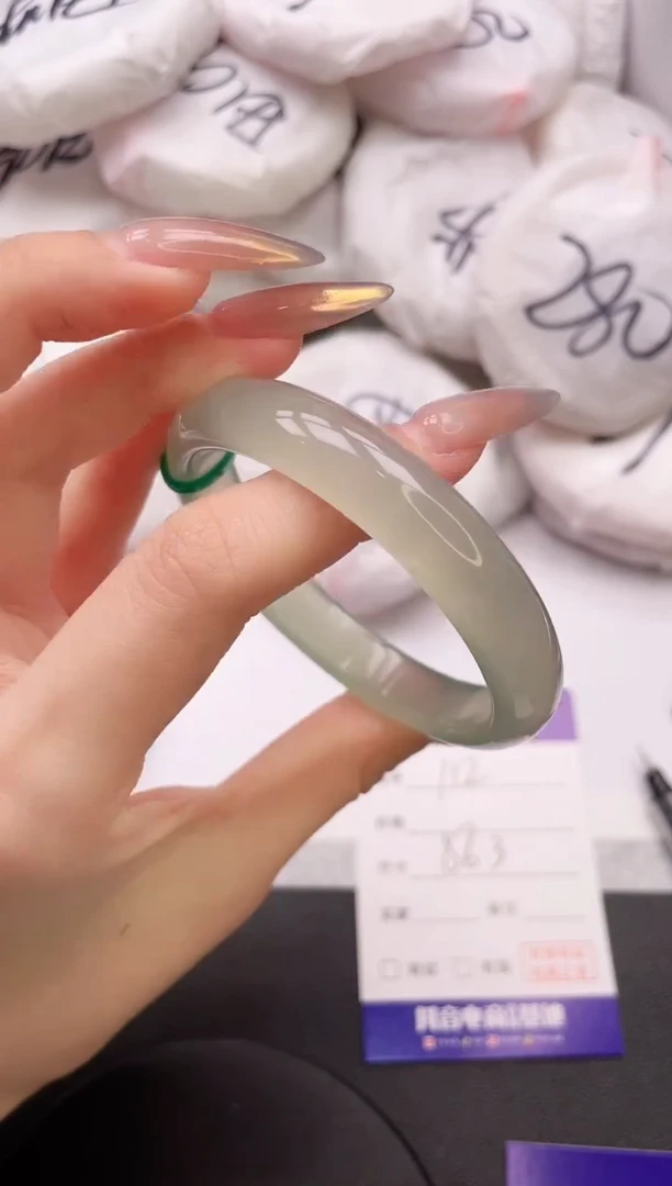 【闪购商品】石英质玉手镯未镶嵌24L112-56