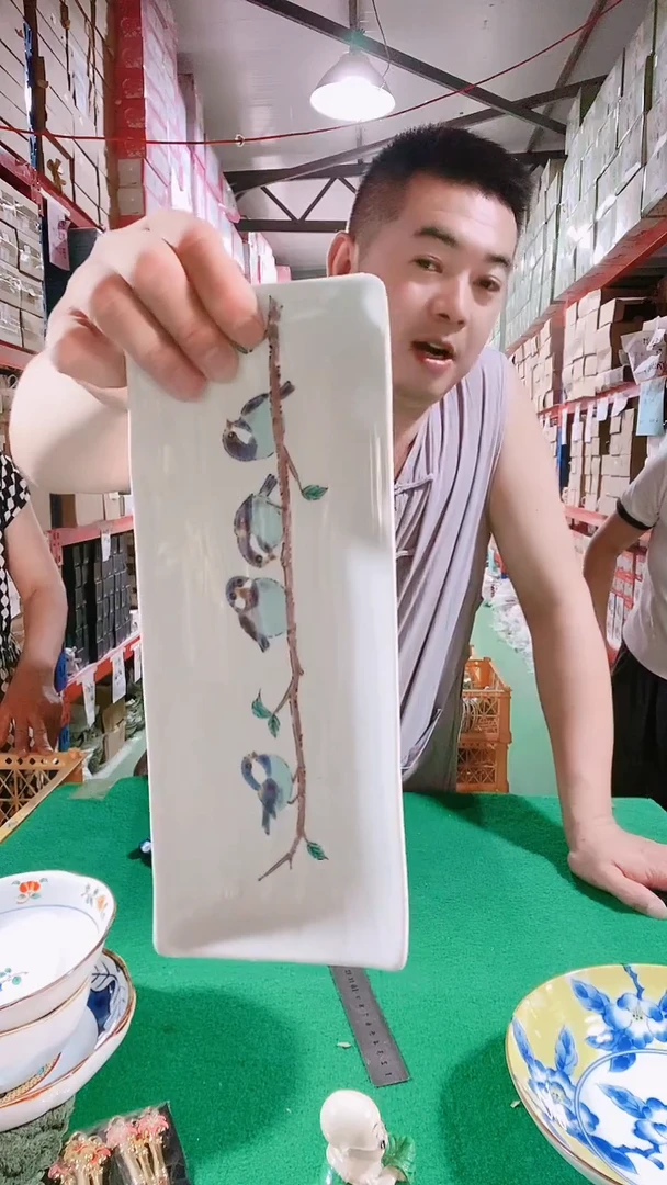 瓷片碗碟好物一件不留@@1