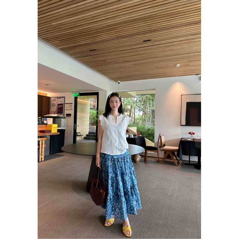 (青花瓷碎花裙)in风轻松穿出氛围感自拍上镜高级青花瓷碎花半裙