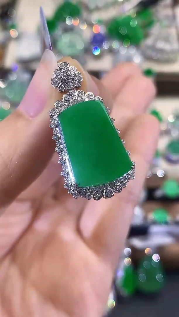 吊坠(不含链)18K金镶嵌翡翠C108