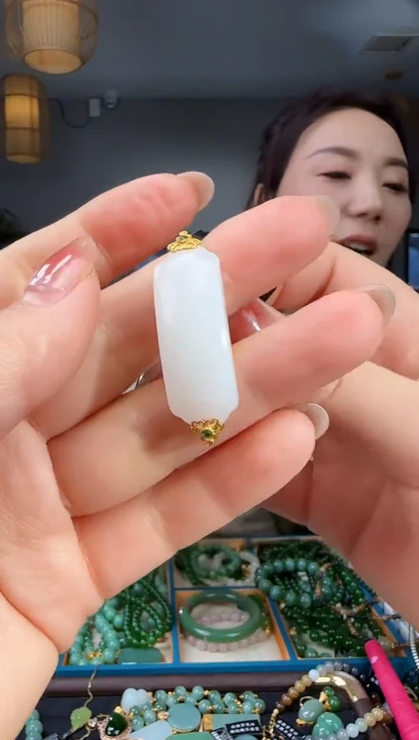 18K金镶嵌手链和田玉1