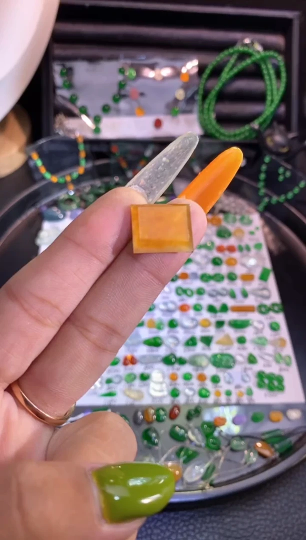 翡翠挂件未镶嵌牌