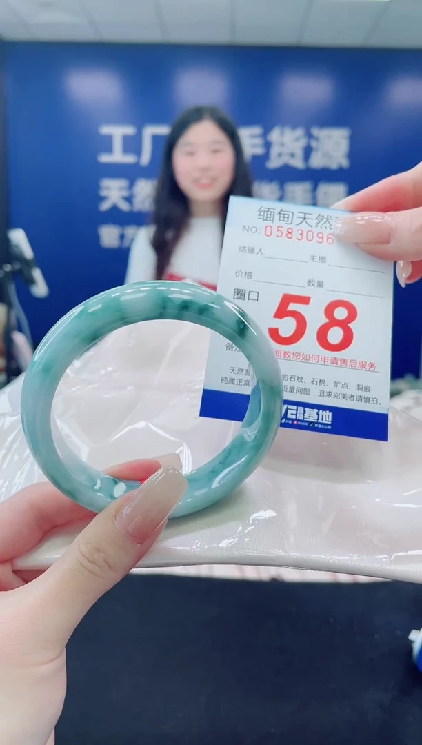 未镶嵌手镯翡翠天然翡翠手镯