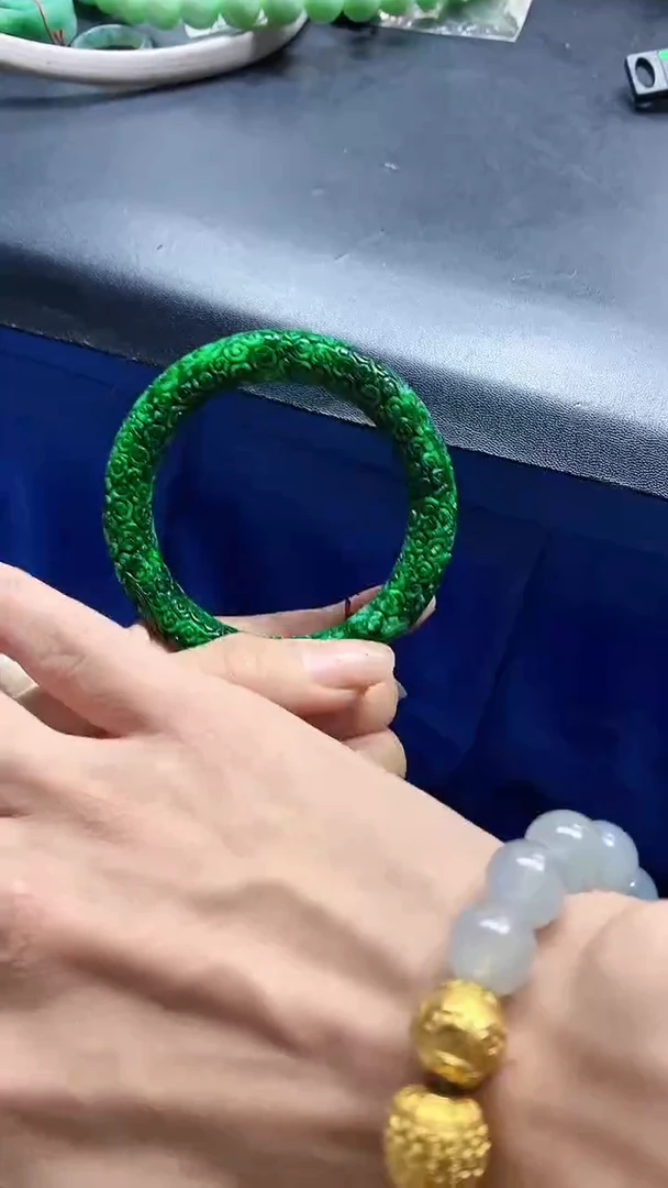 颈饰未镶嵌翡翠最****人天然缅甸a货翡翠
