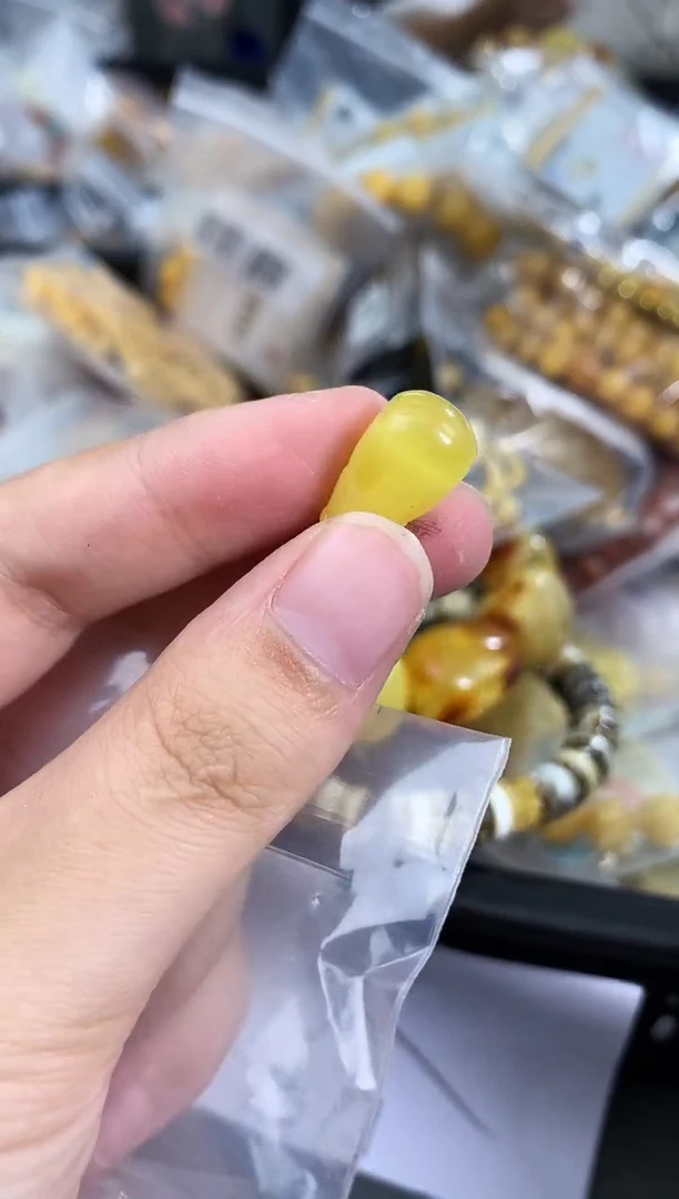 未镶嵌琥珀珠宝奇石127