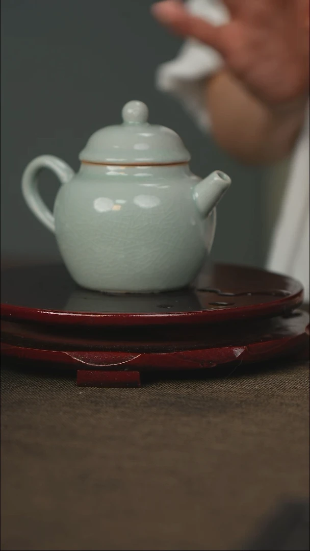 樊立 壶