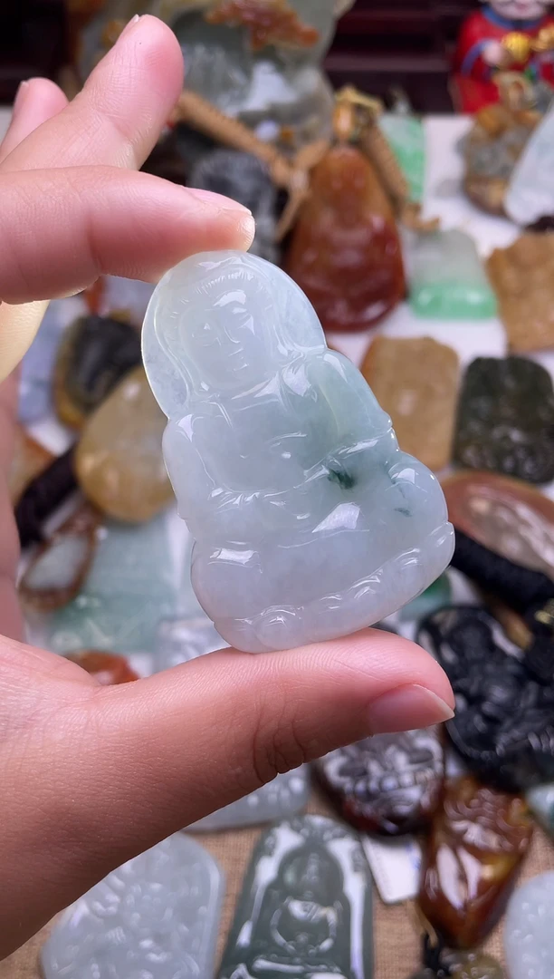 颈饰未镶嵌翡翠观音