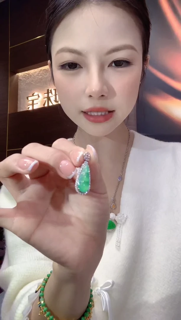 吊坠(不含链)18K金镶嵌翡翠A32