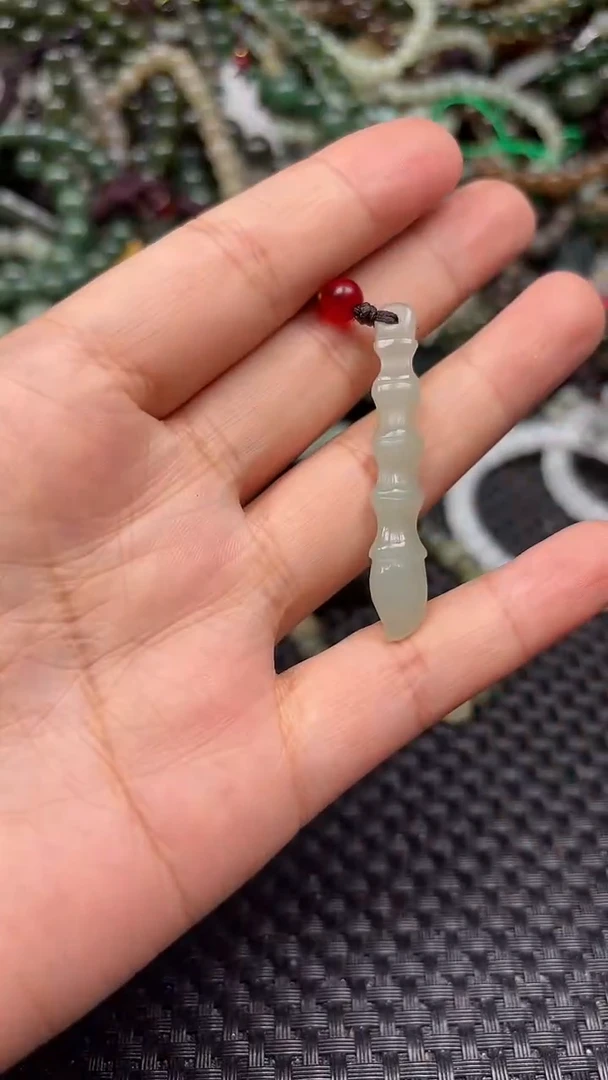 和田玉未镶嵌颈饰1