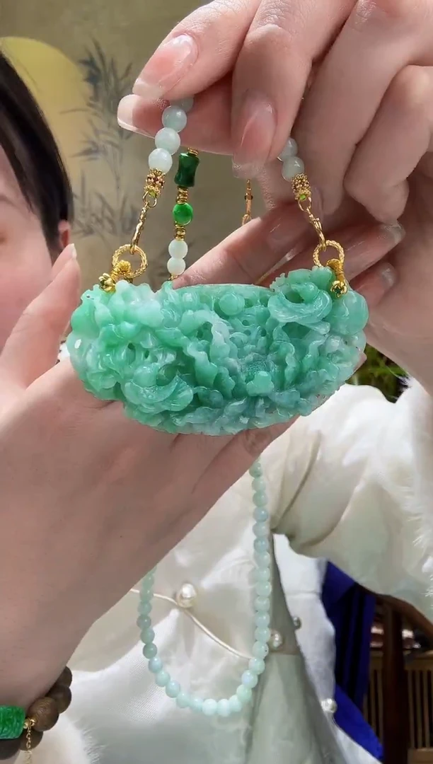 颈饰未镶嵌翡翠吊坠