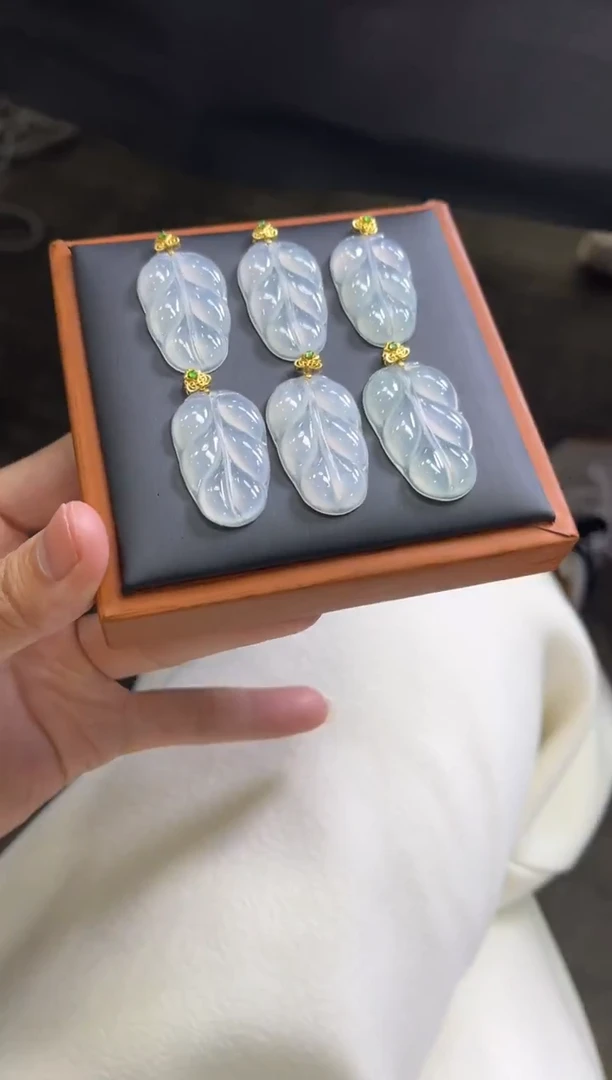 颈饰18K金镶嵌翡翠J179/多样性发一件/配绳子