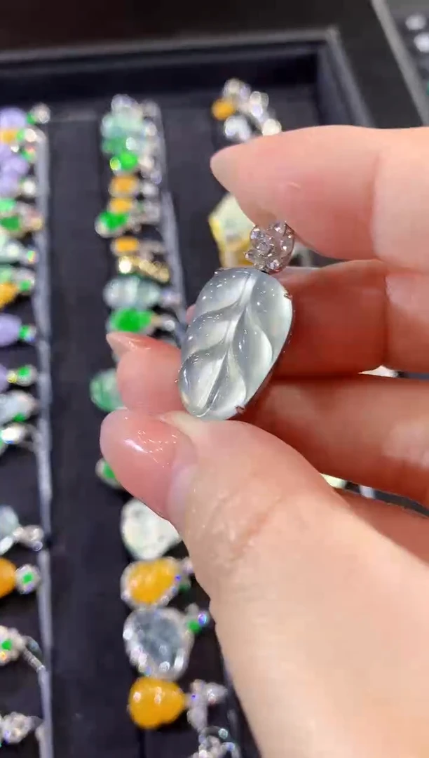 吊坠(不含链)18K金镶嵌翡翠D65