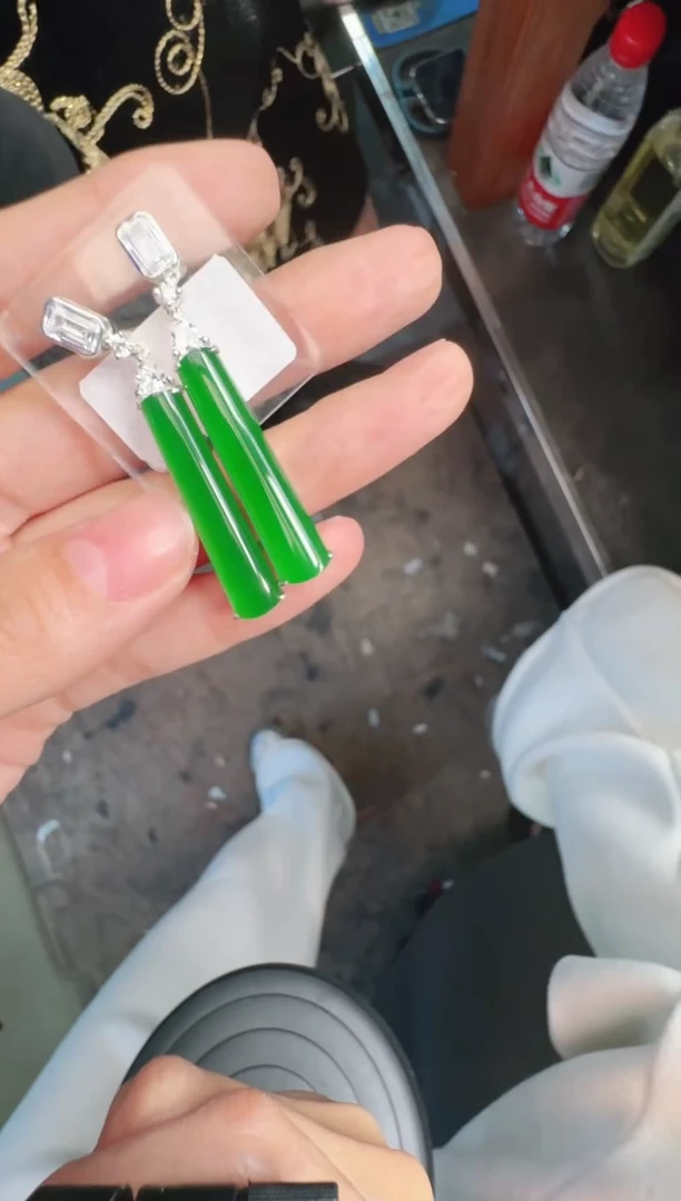 未镶嵌定制翡翠A货有轻微色差属于正常现象，耳坠1