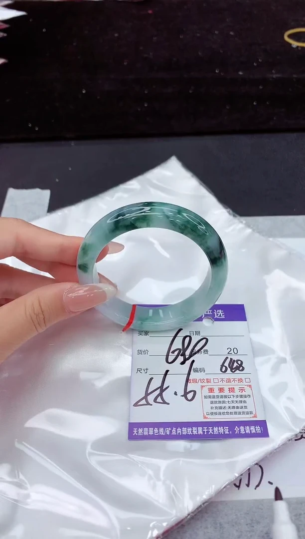 翡翠手镯未镶嵌1