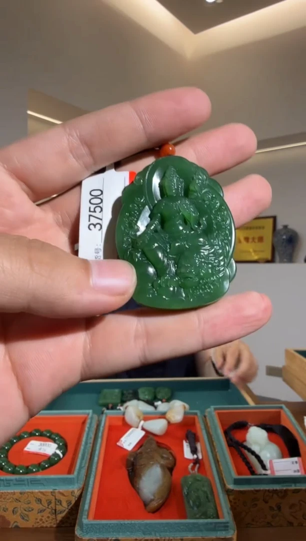 和田玉未镶嵌颈饰1