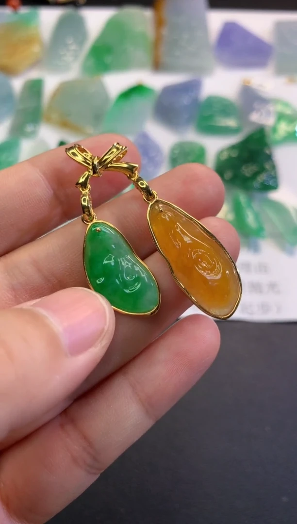翡翠18K金镶嵌颈饰