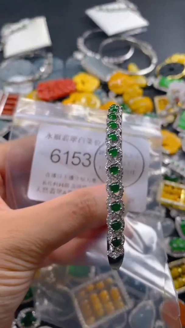 翡翠未镶嵌吊坠(不含链)6153