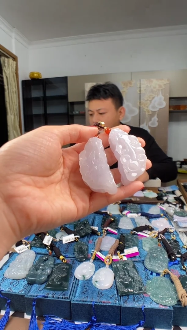 颈饰未镶嵌翡翠 多样性发其一