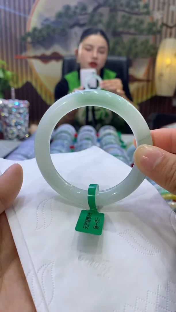 【闪购商品】翡翠手镯未镶嵌多人05636