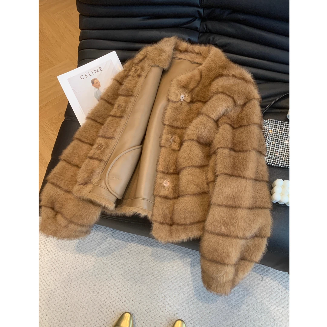 高端款气质毛茸茸保暖外套女冬季2025新款加厚千金风短宽上衣棉袄