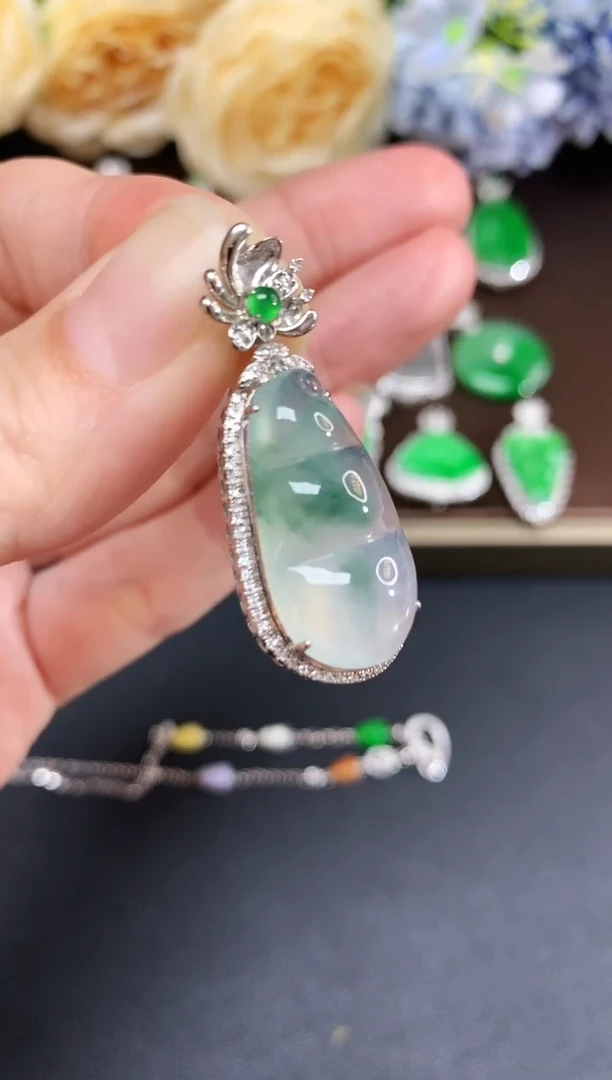 吊坠(不含链)18K金镶嵌翡翠64|