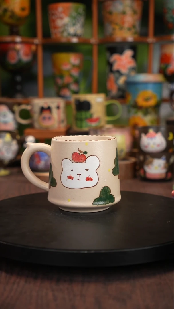 釉下手绘陶瓷杯子