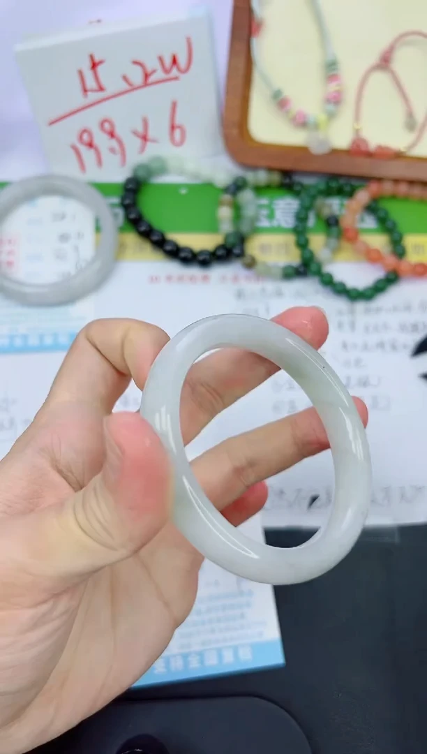 【闪购商品】石英质玉手镯未镶嵌282-60