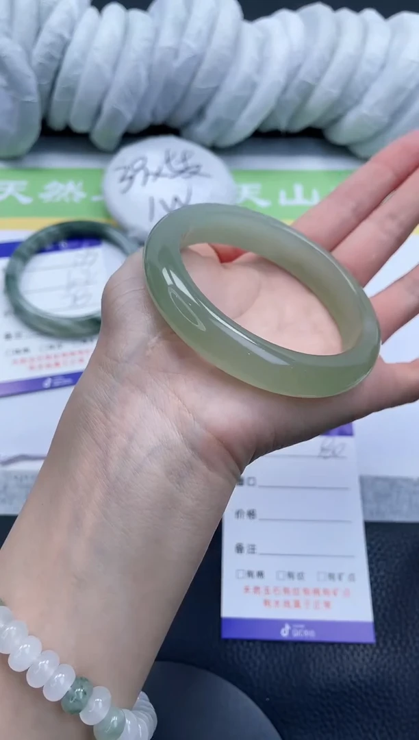 【闪购商品】石英质玉手镯未镶嵌A180-58+