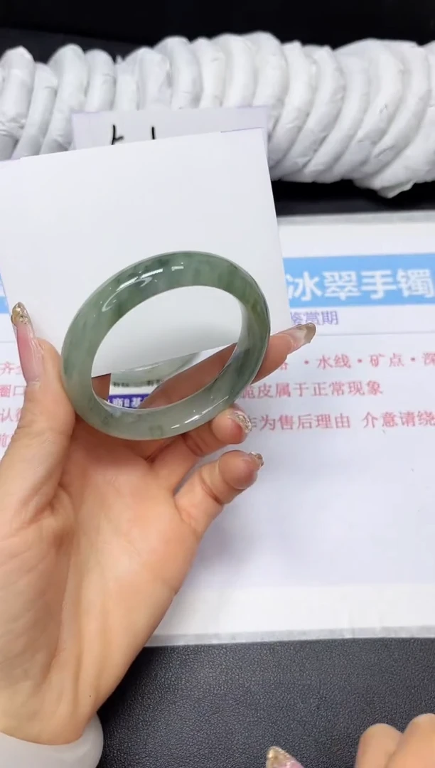 【闪购商品】石英质玉手镯未镶嵌37