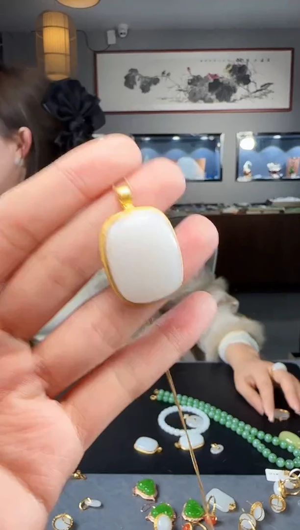 【闪购商品】和田玉吊坠(不含链)18K金镶嵌1