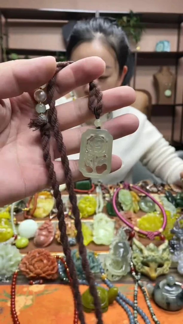 未镶嵌岫玉颈饰·1