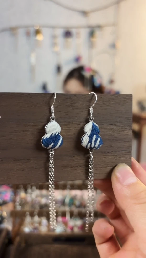 织绣芳彩云南阁非遗老绣饰品001