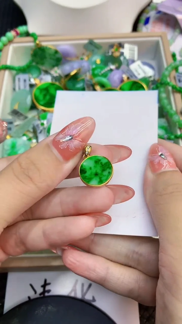 颈饰未镶嵌翡翠1