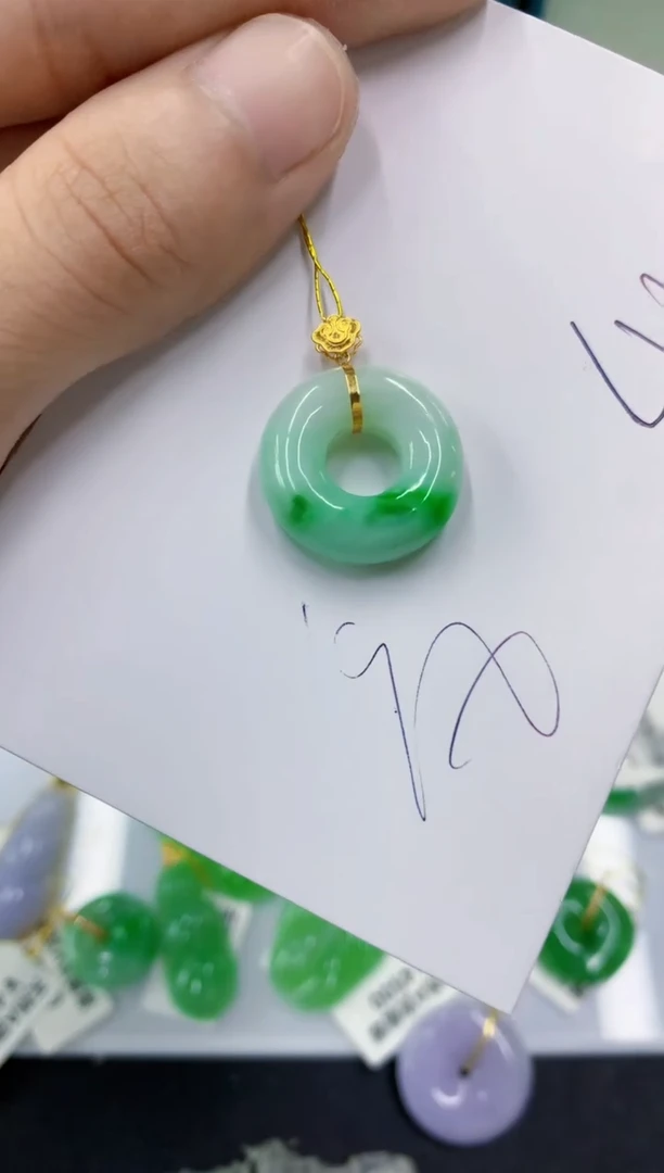 翡翠18K金镶嵌颈饰翡翠