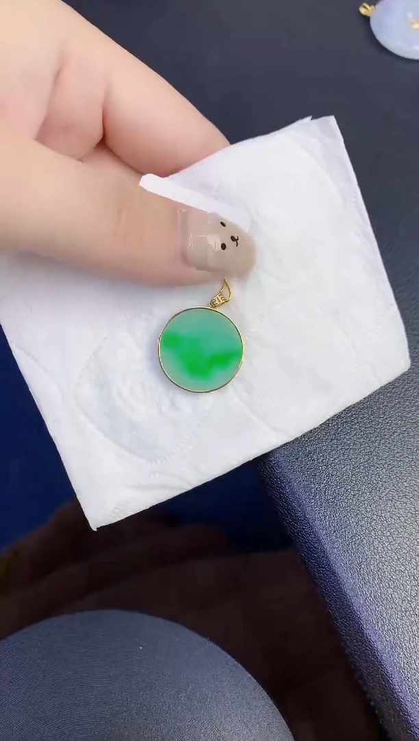 颈饰18K金镶嵌翡翠缅甸天然翡翠A货