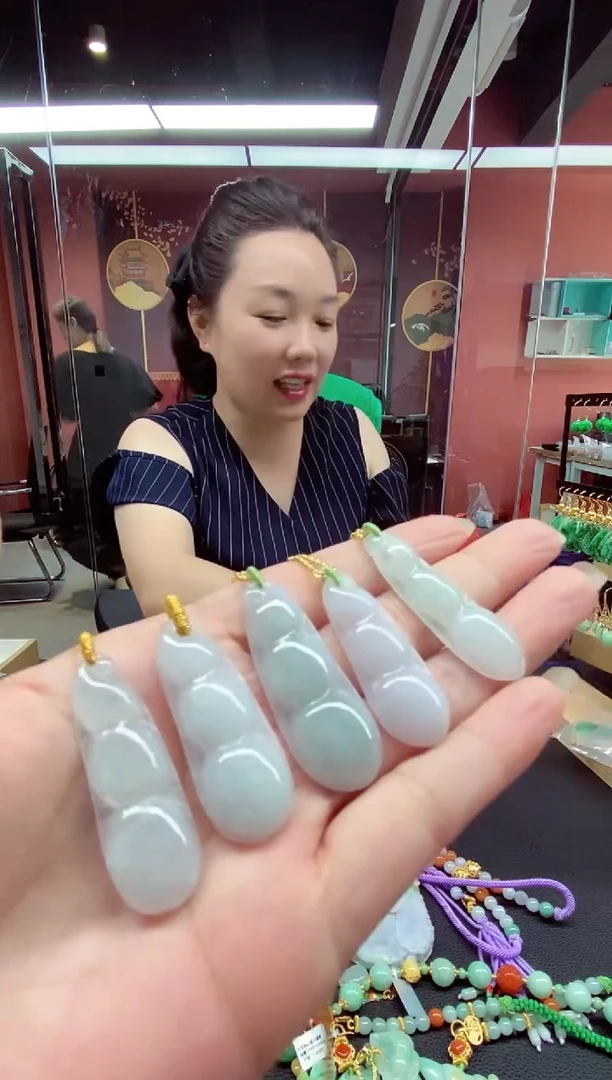翡翠未镶嵌颈饰翡翠吊坠