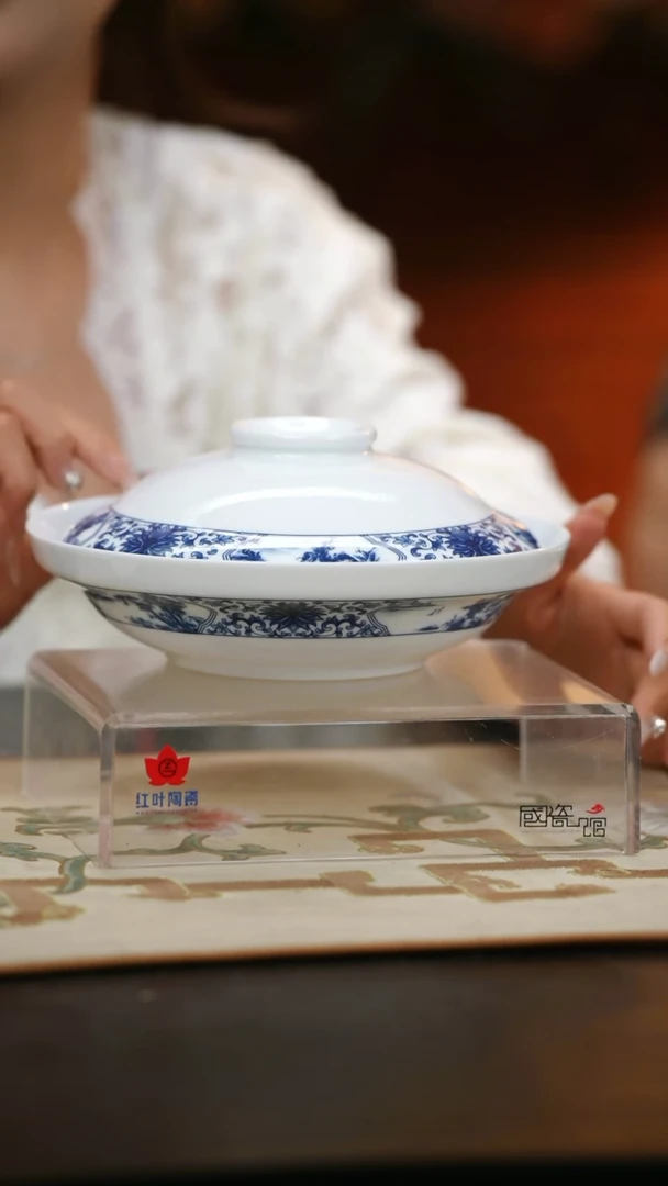 1个正价开光山水8寸金架盖碗（套）