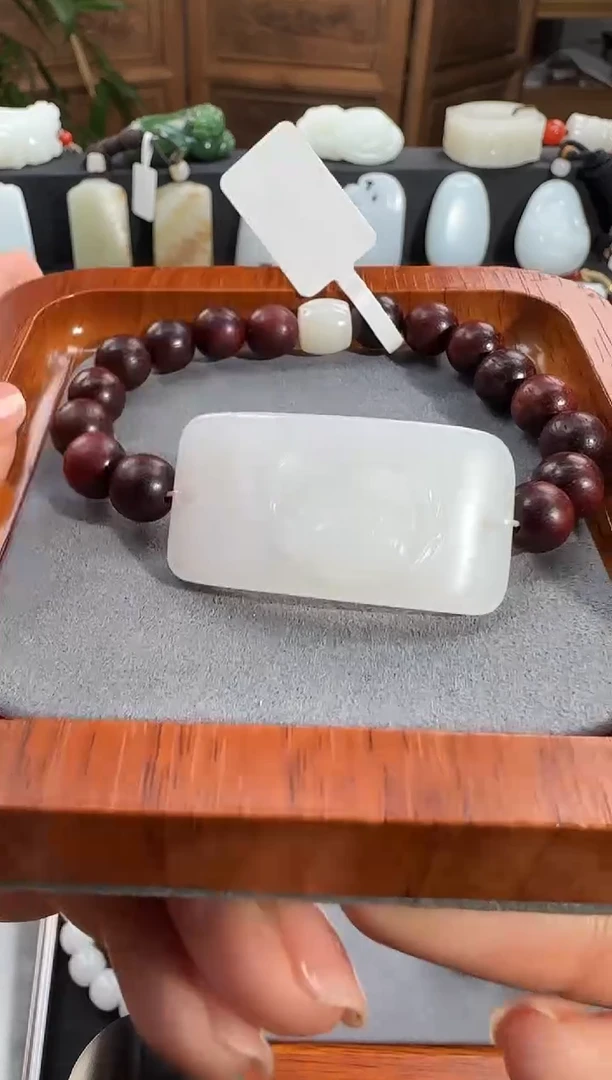 颈饰未镶嵌和田玉手牌