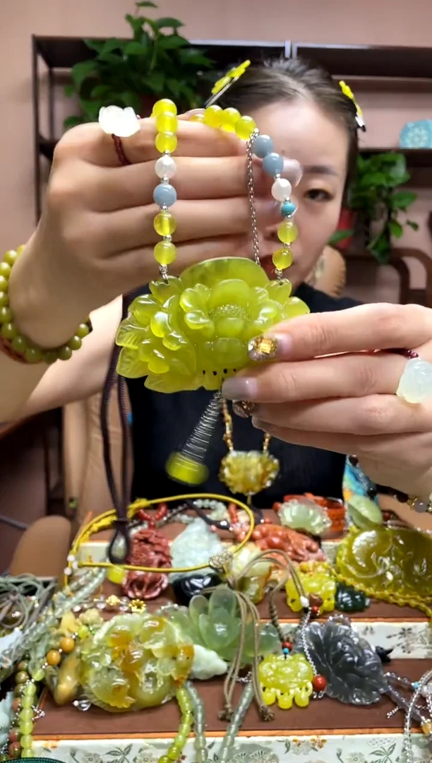 未镶嵌岫玉吊坠·
