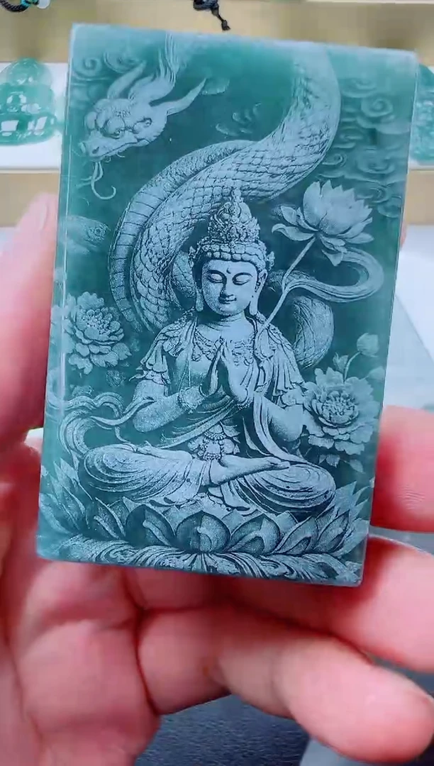 翡翠未镶嵌颈饰蛇本命佛