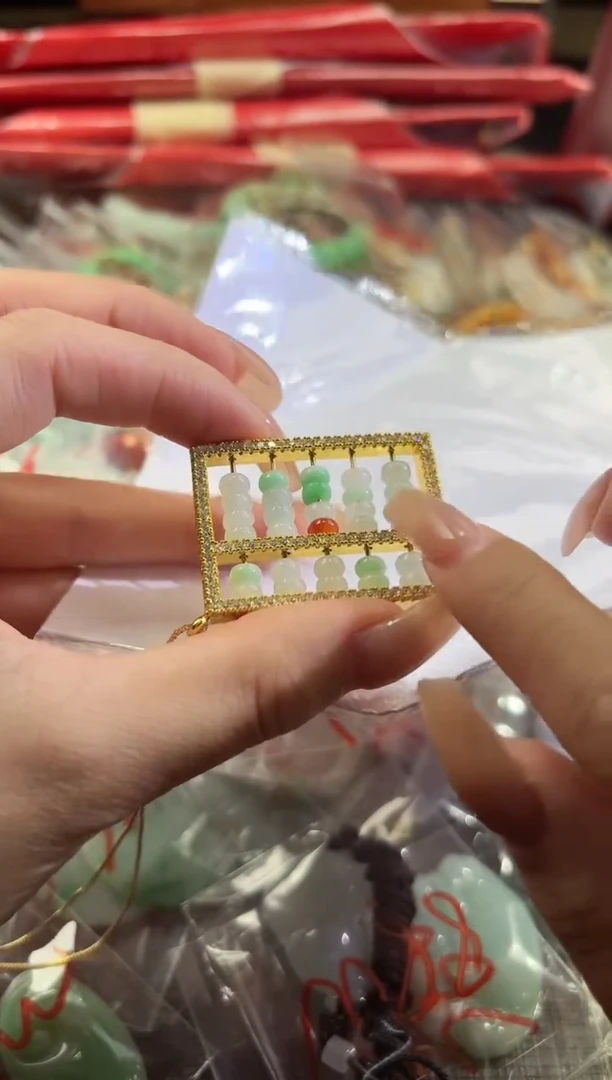 翡翠未镶嵌颈饰100711663