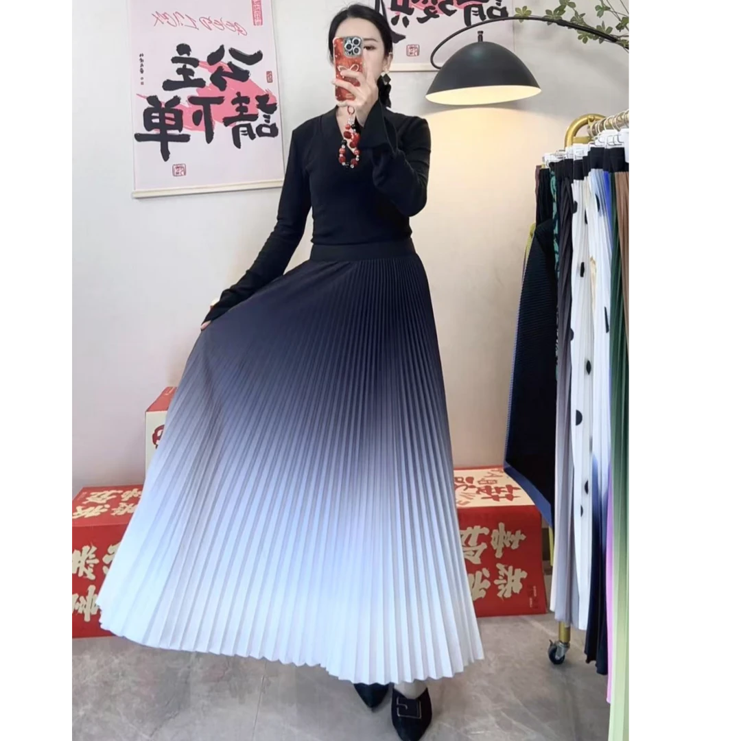 2025渐变白色高级褶皱艺术感褶裙气质百搭显高显瘦搭