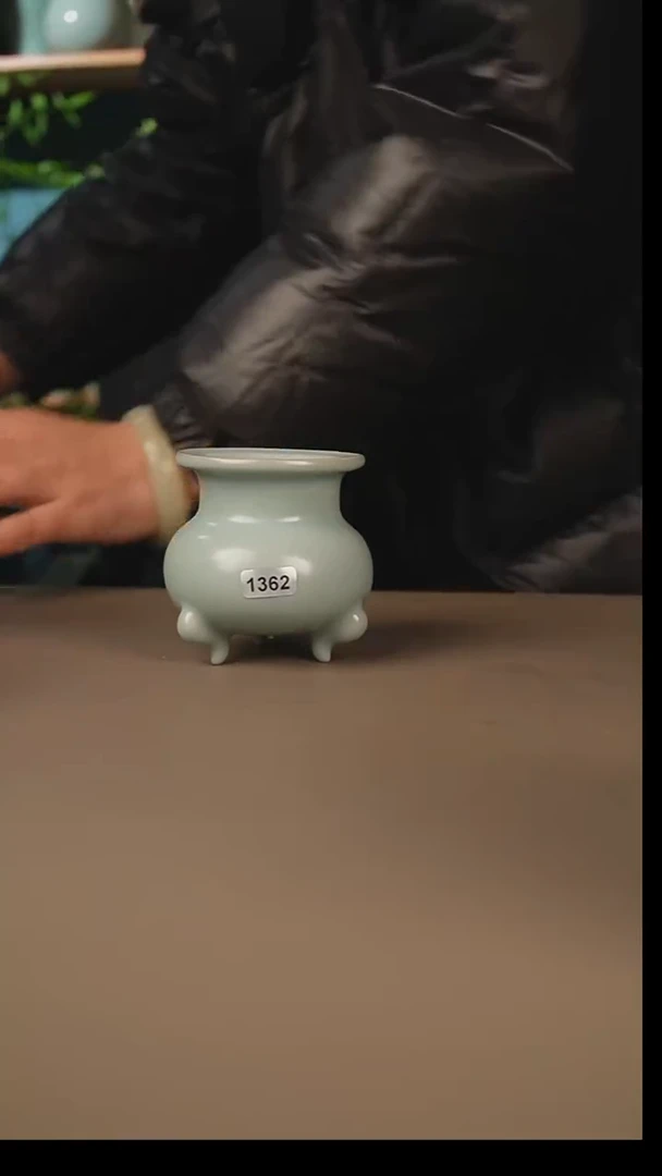 仿古     三足炉微暇