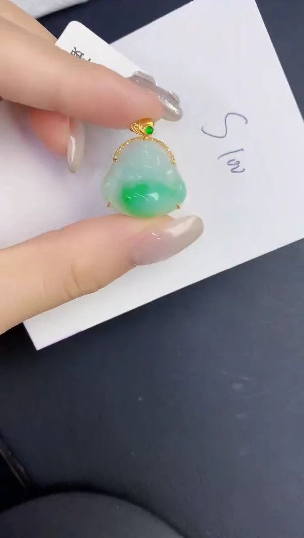 翡翠18K金镶嵌颈饰缅甸天然翡翠A货